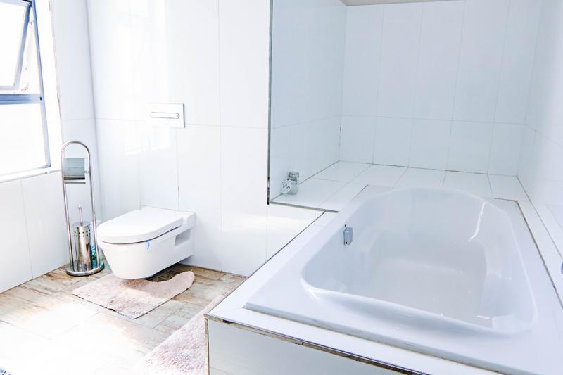 5 Bedroom Property for Sale in Copperleaf Estate Gauteng