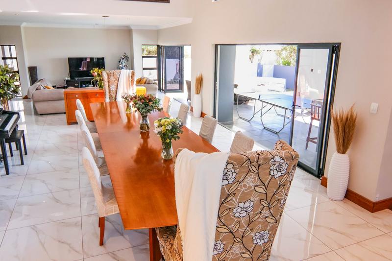 5 Bedroom Property for Sale in Copperleaf Estate Gauteng