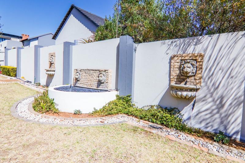 5 Bedroom Property for Sale in Copperleaf Estate Gauteng