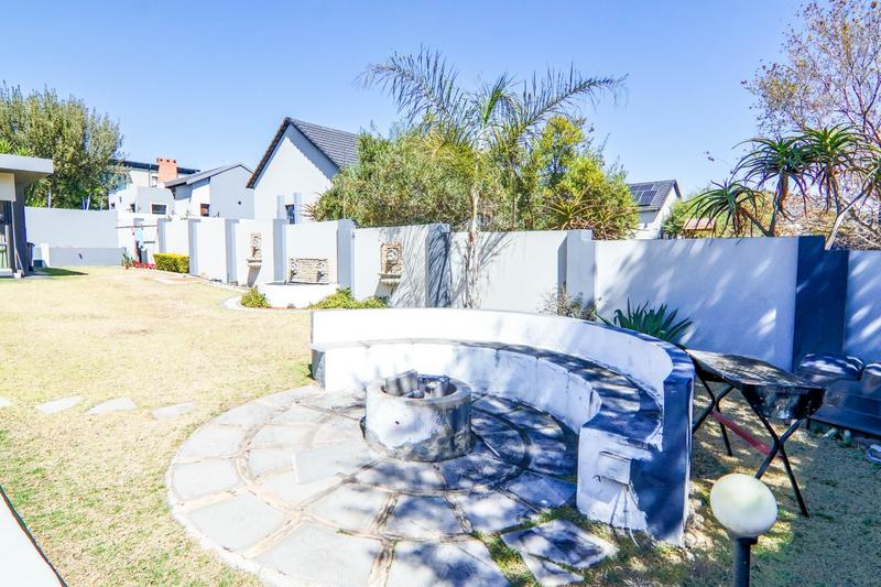 5 Bedroom Property for Sale in Copperleaf Estate Gauteng