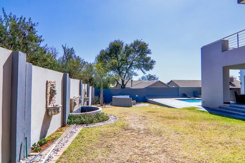 5 Bedroom Property for Sale in Copperleaf Estate Gauteng
