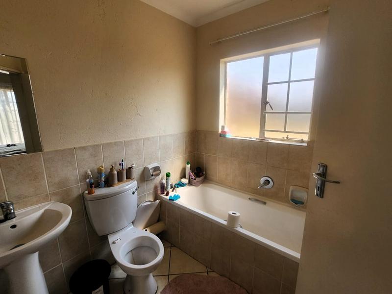 2 Bedroom Property for Sale in Heuweloord Gauteng