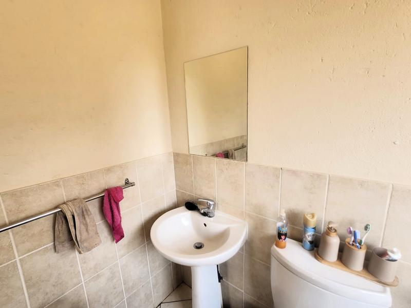 2 Bedroom Property for Sale in Heuweloord Gauteng