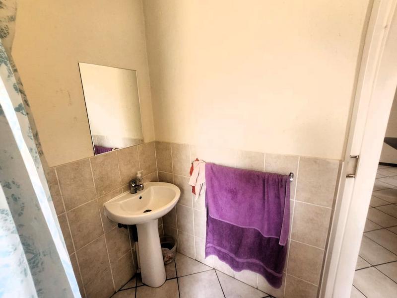 2 Bedroom Property for Sale in Heuweloord Gauteng