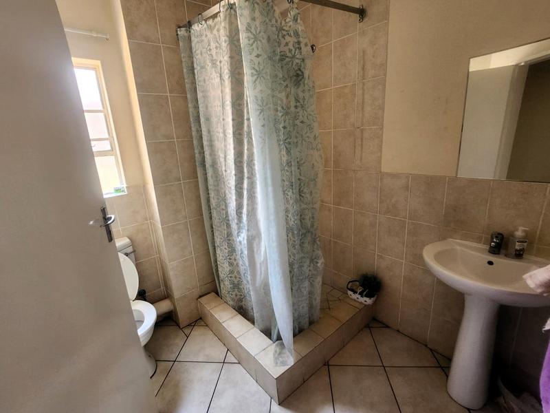 2 Bedroom Property for Sale in Heuweloord Gauteng