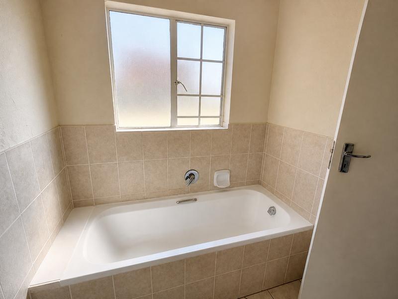 2 Bedroom Property for Sale in Heuweloord Gauteng
