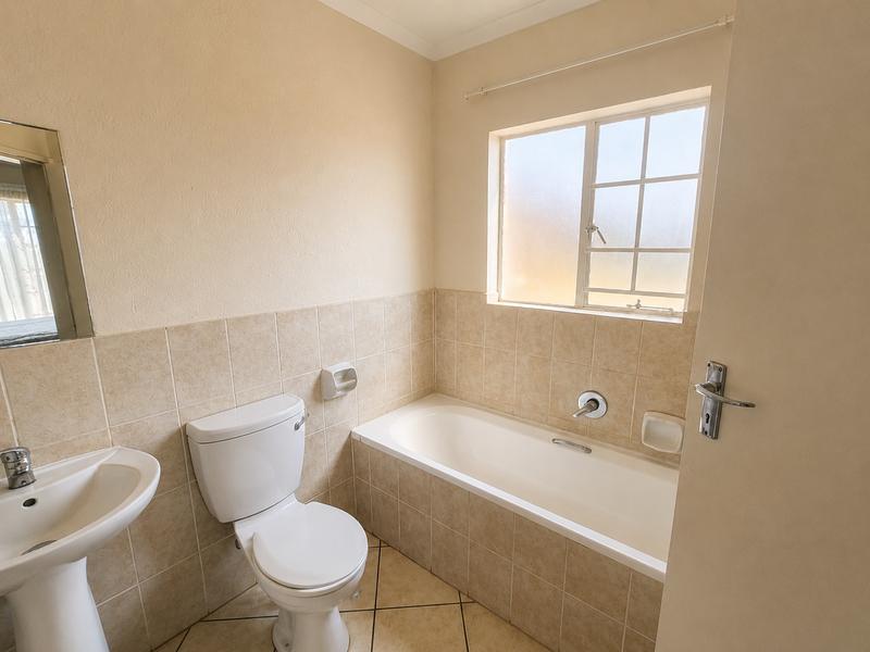 2 Bedroom Property for Sale in Heuweloord Gauteng