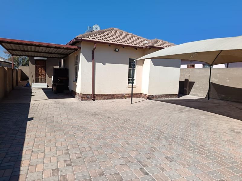 To Let 2 Bedroom Property for Rent in Kirkney Gauteng