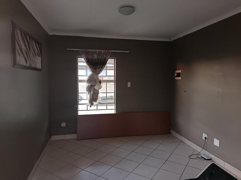 To Let 2 Bedroom Property for Rent in Kirkney Gauteng