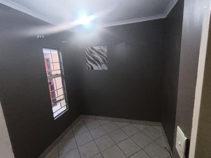 To Let 2 Bedroom Property for Rent in Kirkney Gauteng