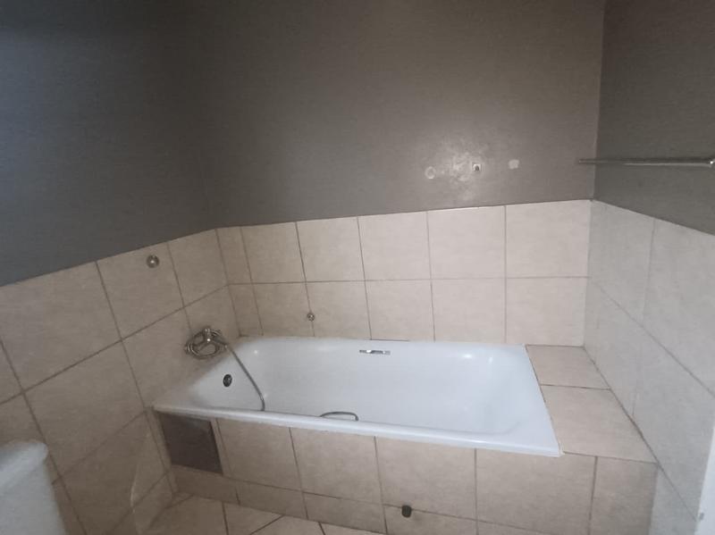 To Let 2 Bedroom Property for Rent in Kirkney Gauteng