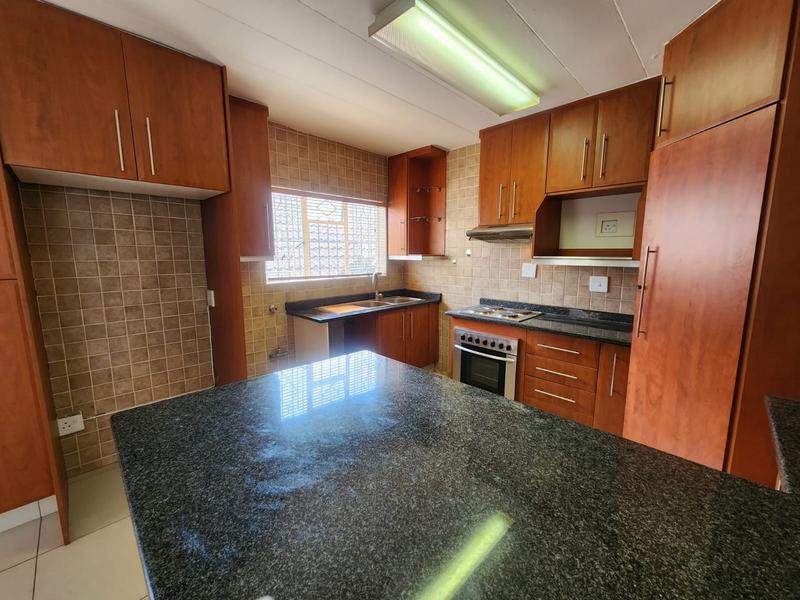 To Let 3 Bedroom Property for Rent in Northcliff Gauteng