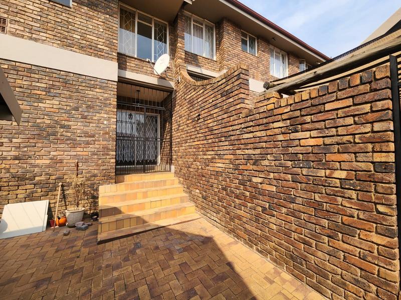To Let 3 Bedroom Property for Rent in Northcliff Gauteng