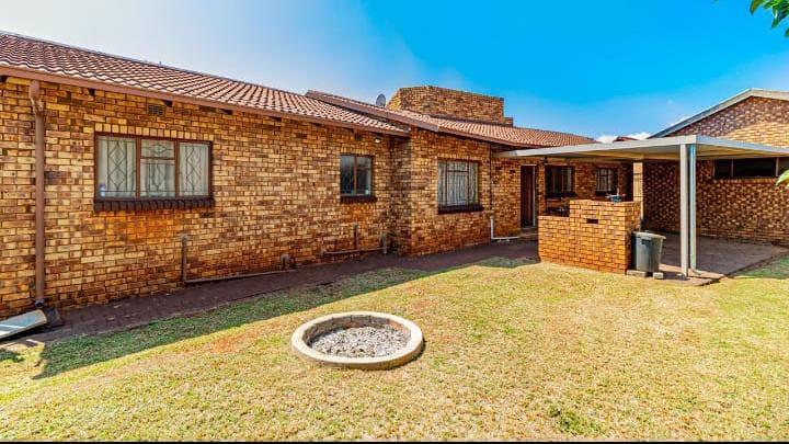 4 Bedroom Property for Sale in Spruit View Gauteng