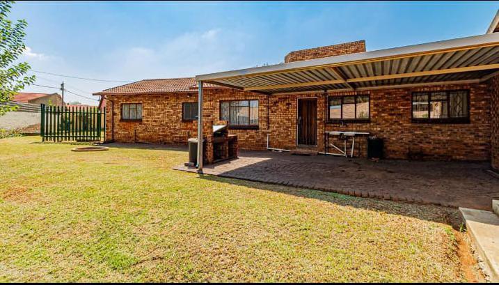 4 Bedroom Property for Sale in Spruit View Gauteng