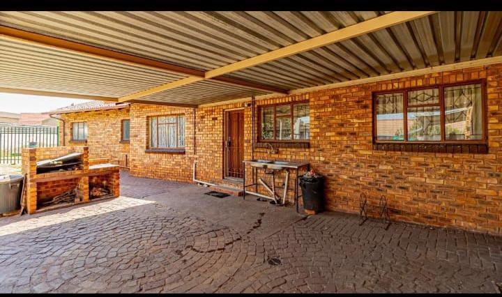 4 Bedroom Property for Sale in Spruit View Gauteng