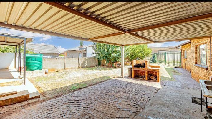 4 Bedroom Property for Sale in Spruit View Gauteng