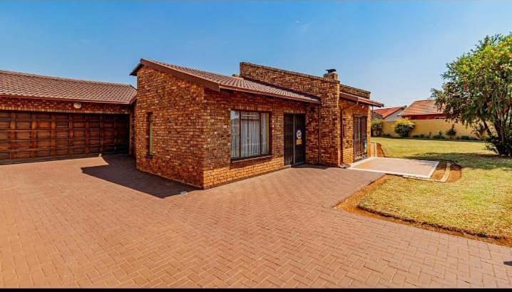 4 Bedroom Property for Sale in Spruit View Gauteng