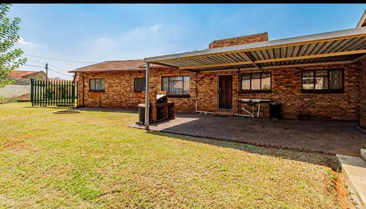 4 Bedroom Property for Sale in Spruit View Gauteng
