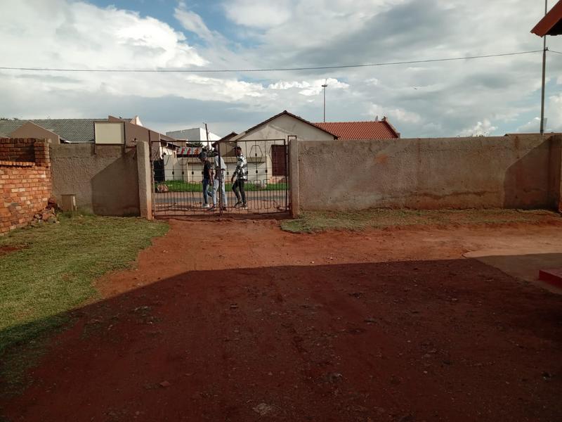 2 Bedroom Property for Sale in Marimba Gardens Gauteng
