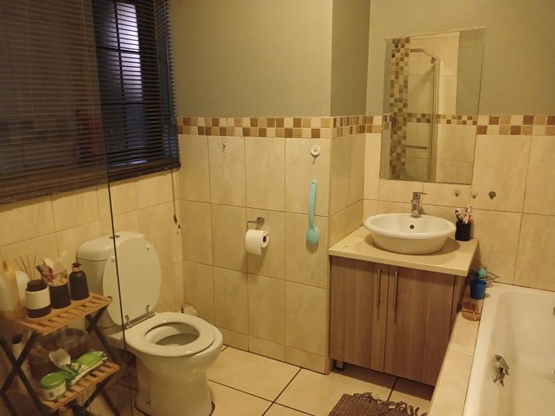 To Let 2 Bedroom Property for Rent in Erand Gardens Gauteng