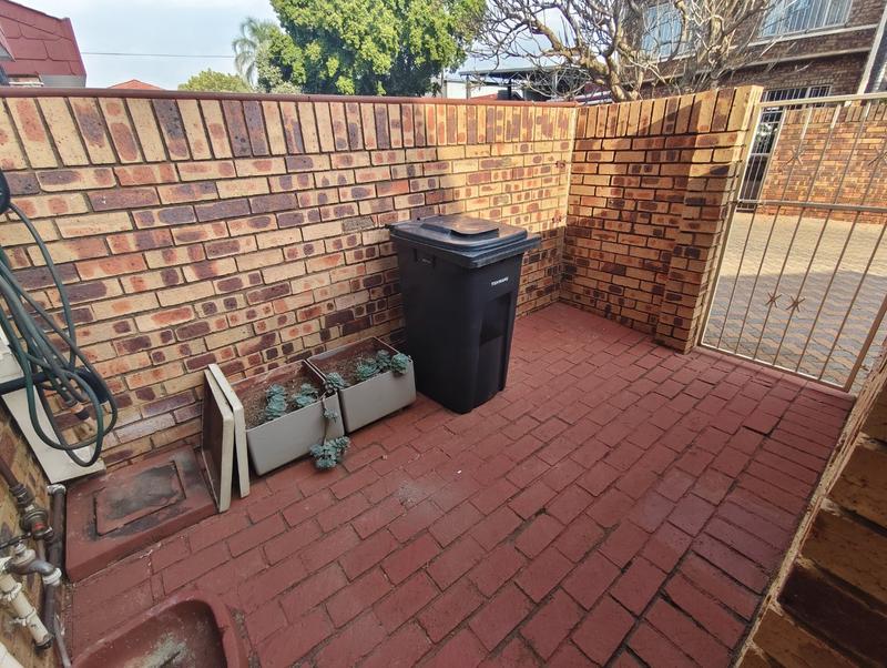 2 Bedroom Property for Sale in Annlin Gauteng