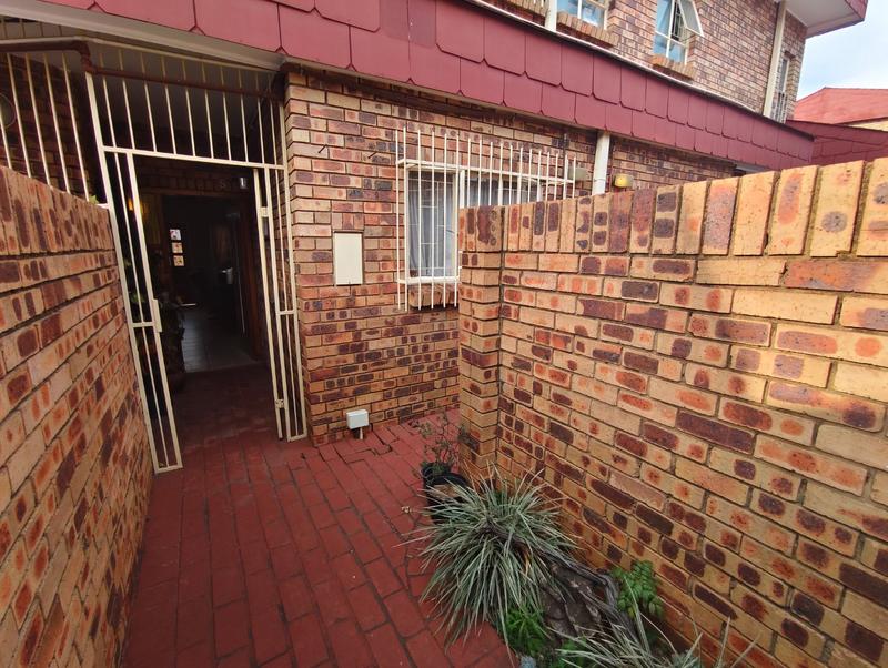 2 Bedroom Property for Sale in Annlin Gauteng