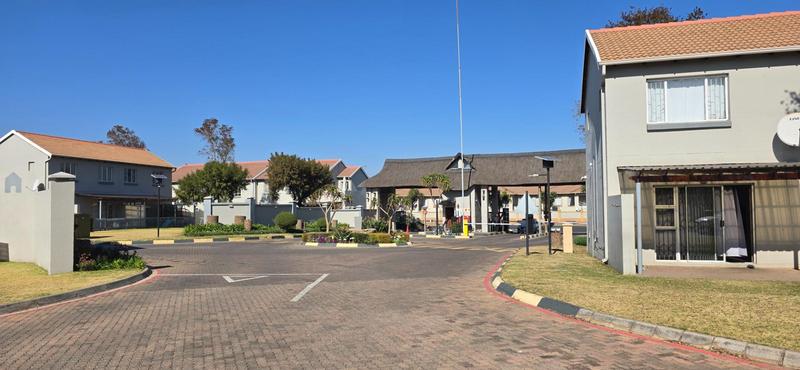 To Let 2 Bedroom Property for Rent in Greenstone Hill Gauteng