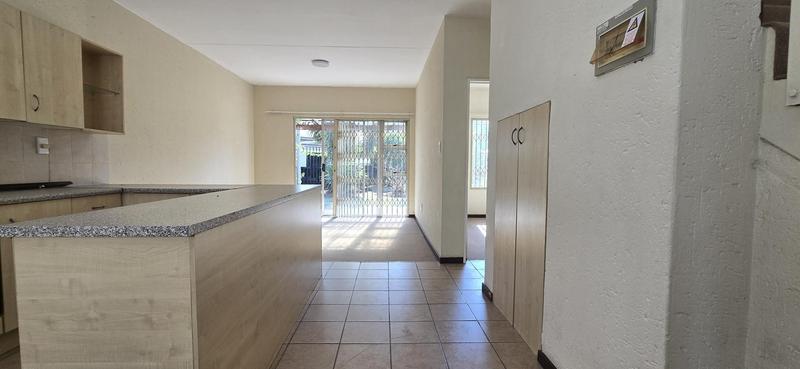 To Let 2 Bedroom Property for Rent in Greenstone Hill Gauteng