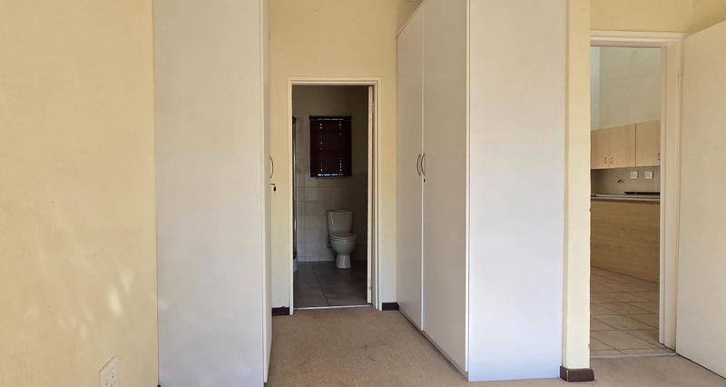To Let 2 Bedroom Property for Rent in Greenstone Hill Gauteng