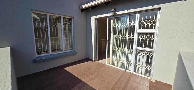 To Let 2 Bedroom Property for Rent in Greenstone Hill Gauteng