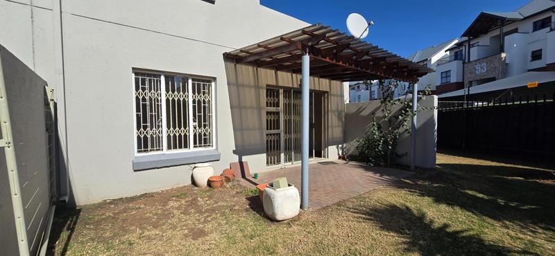 To Let 2 Bedroom Property for Rent in Greenstone Hill Gauteng