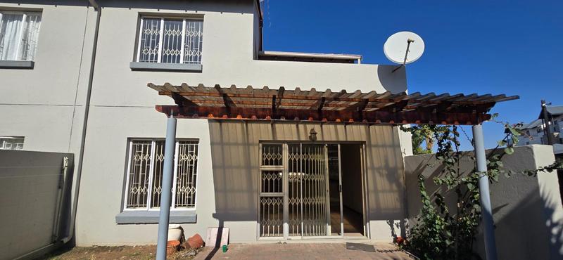 To Let 2 Bedroom Property for Rent in Greenstone Hill Gauteng