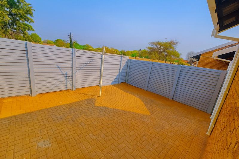 2 Bedroom Property for Sale in Pierre Van Ryneveld Gauteng