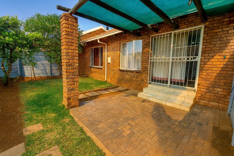 2 Bedroom Property for Sale in Pierre Van Ryneveld Gauteng