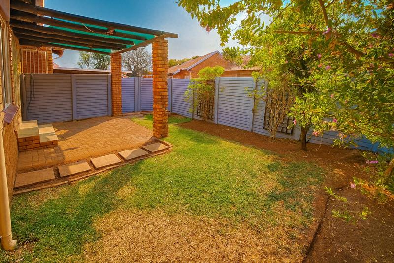 2 Bedroom Property for Sale in Pierre Van Ryneveld Gauteng