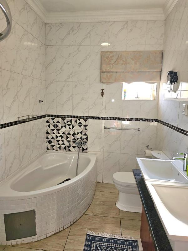 6 Bedroom Property for Sale in Eldo Village Estate Gauteng