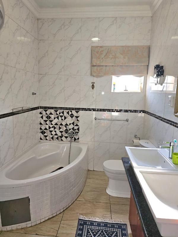 6 Bedroom Property for Sale in Eldo Village Estate Gauteng