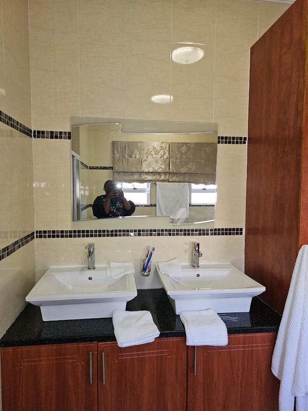6 Bedroom Property for Sale in Eldo Village Estate Gauteng