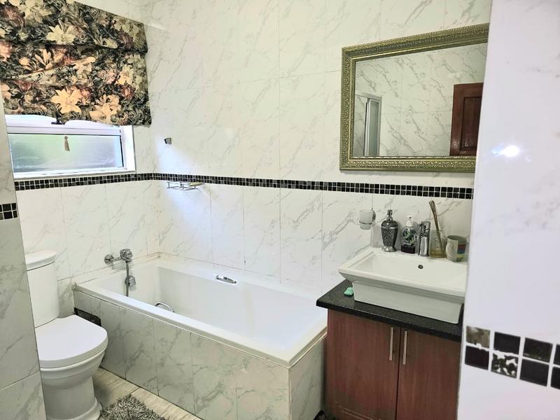 6 Bedroom Property for Sale in Eldo Village Estate Gauteng