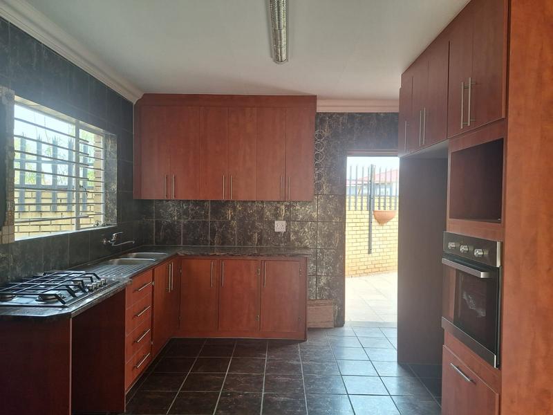 2 Bedroom Property for Sale in Strubenvale Gauteng