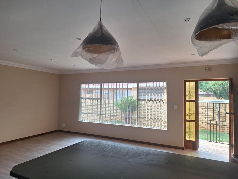 2 Bedroom Property for Sale in Strubenvale Gauteng