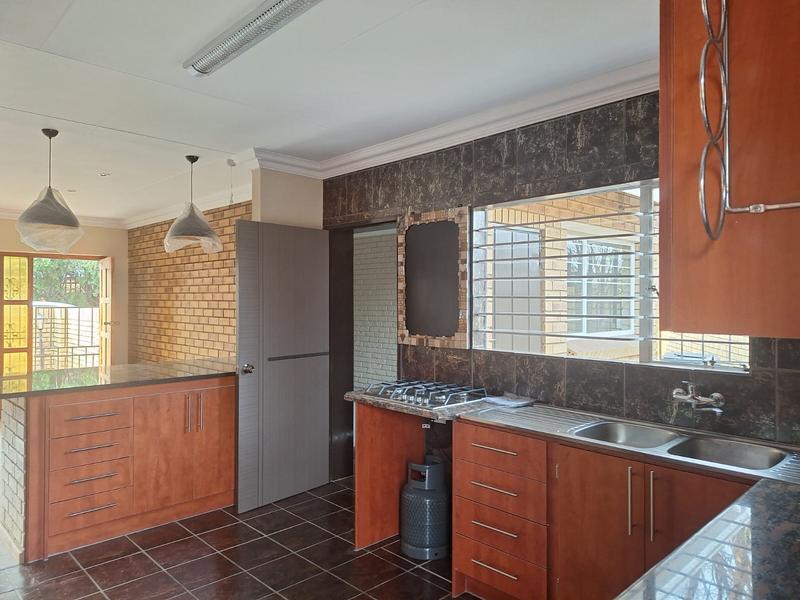 2 Bedroom Property for Sale in Strubenvale Gauteng