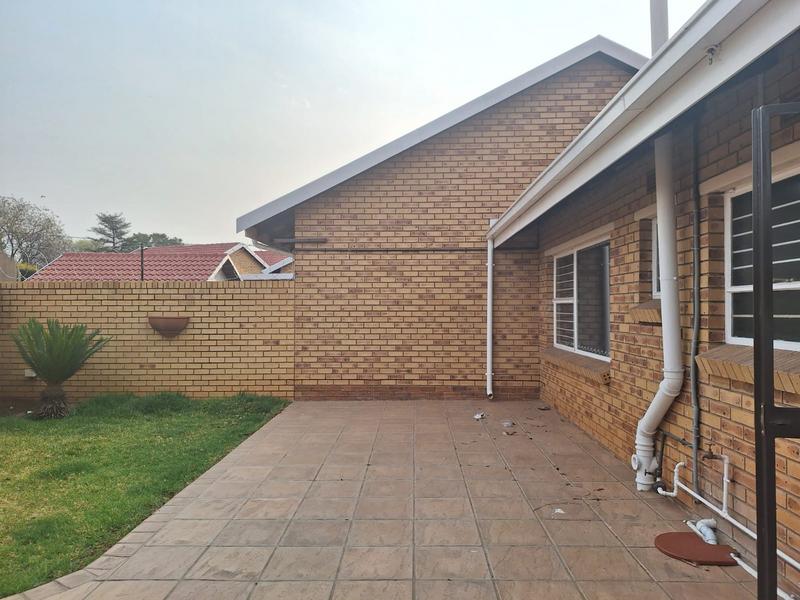 2 Bedroom Property for Sale in Strubenvale Gauteng