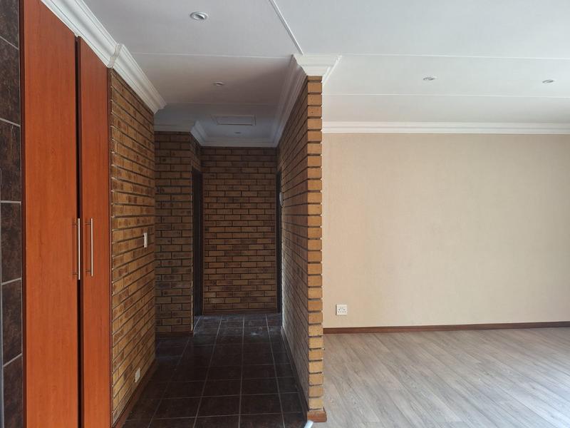 2 Bedroom Property for Sale in Strubenvale Gauteng
