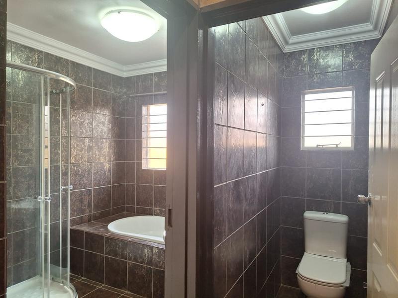 2 Bedroom Property for Sale in Strubenvale Gauteng