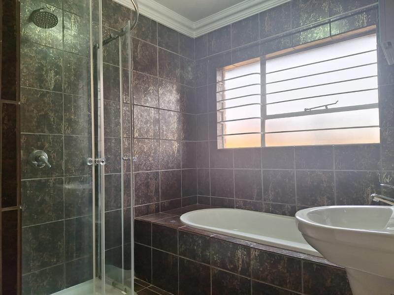 2 Bedroom Property for Sale in Strubenvale Gauteng
