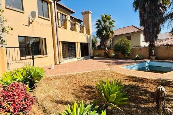 To Let 4 Bedroom Property for Rent in Olympus AH Gauteng