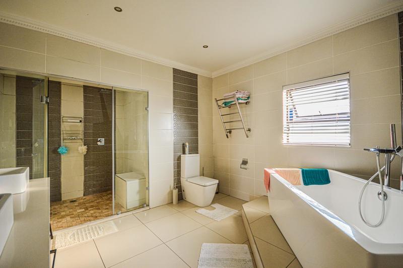 4 Bedroom Property for Sale in Copperleaf Estate Gauteng