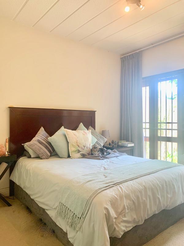 To Let 1 Bedroom Property for Rent in Waverley Gauteng